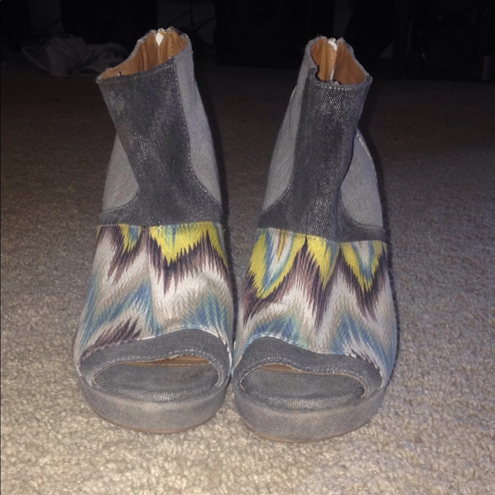Open toed wedges
